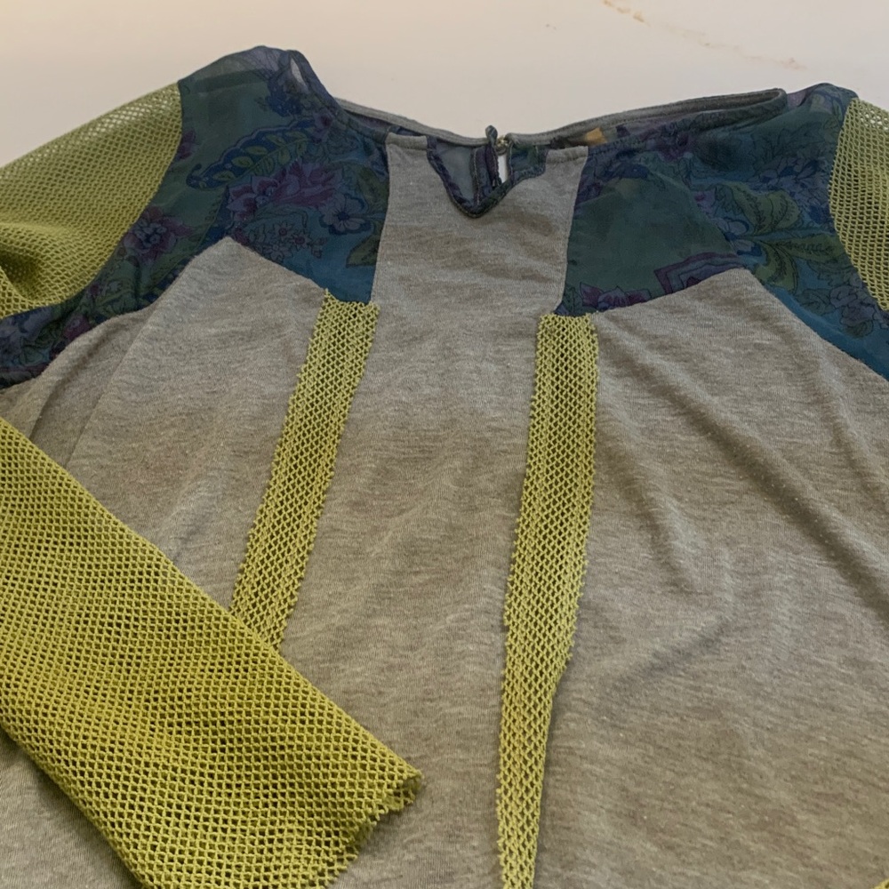 Aratta Gray and Purple Floral Top medium